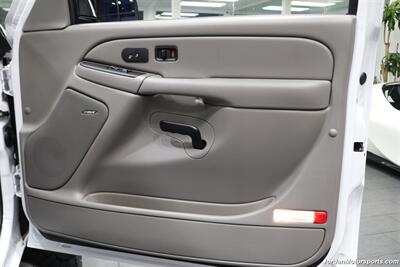 2007 GMC Sierra 2500HD Classic SLT  1-OWNER* COLLECTOR QUALITY* 18K ACTUAL MILES* LBX DURAMAX CLASSIC* FABTEC LIFT* 35 "TOYO R/T TRAIL 10-PLY TIRS* 18 "KMC WHEELS* SPRAY IN BED LINER* 0-RUST* MOON ROOF* ALL BOOKS & KEYS* - Photo 65 - Portland, OR 97230