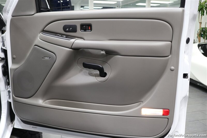 2007 GMC Sierra 2500HD Classic SLT  1-OWNER* COLLECTOR QUALITY* 18K ACTUAL MILES* LBX DURAMAX CLASSIC* FABTEC LIFT* 35 "TOYO R/T TRAIL 10-PLY TIRS* 18 "KMC WHEELS* SPRAY IN BED LINER* 0-RUST* MOON ROOF* ALL BOOKS & KEYS* - Photo 65 - Portland, OR 97230