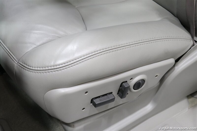 2007 GMC Sierra 2500HD Classic SLT  1-OWNER* COLLECTOR QUALITY* 18K ACTUAL MILES* LBX DURAMAX CLASSIC* FABTEC LIFT* 35 "TOYO R/T TRAIL 10-PLY TIRS* 18 "KMC WHEELS* SPRAY IN BED LINER* 0-RUST* MOON ROOF* ALL BOOKS & KEYS* - Photo 70 - Portland, OR 97230