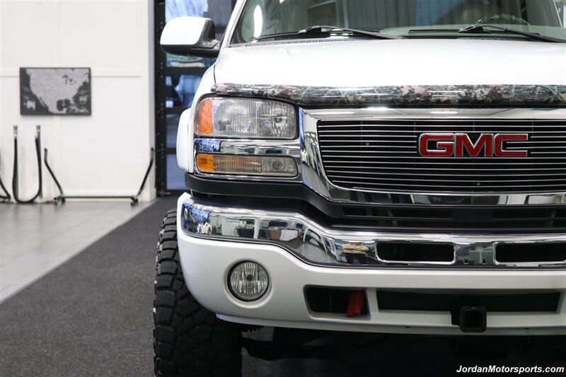 2007 GMC Sierra 2500HD Classic SLT  1-OWNER* COLLECTOR QUALITY* 18K ACTUAL MILES* LBX DURAMAX CLASSIC* FABTEC LIFT* 35 "TOYO R/T TRAIL 10-PLY TIRS* 18 "KMC WHEELS* SPRAY IN BED LINER* 0-RUST* MOON ROOF* ALL BOOKS & KEYS* - Photo 63 - Portland, OR 97230