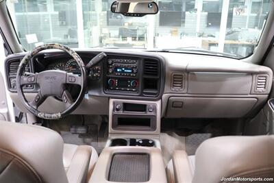 2007 GMC Sierra 2500HD Classic SLT  1-OWNER* COLLECTOR QUALITY* 18K ACTUAL MILES* LBX DURAMAX CLASSIC* FABTEC LIFT* 35 "TOYO R/T TRAIL 10-PLY TIRS* 18 "KMC WHEELS* SPRAY IN BED LINER* 0-RUST* MOON ROOF* ALL BOOKS & KEYS* - Photo 21 - Portland, OR 97230