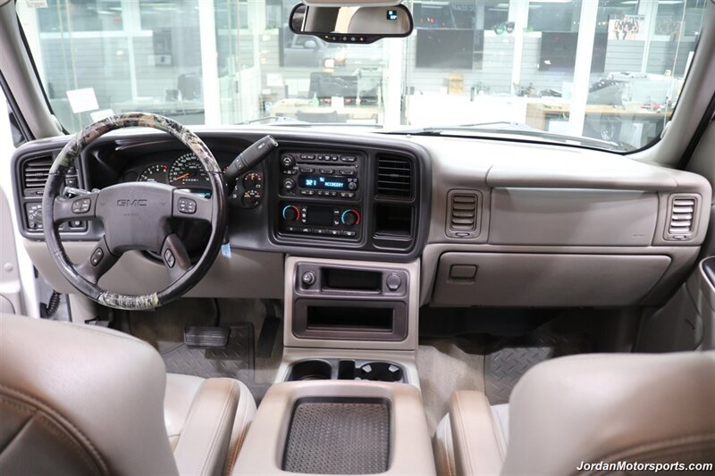 2007 GMC Sierra 2500HD Classic SLT  1-OWNER* COLLECTOR QUALITY* 18K ACTUAL MILES* LBX DURAMAX CLASSIC* FABTEC LIFT* 35 "TOYO R/T TRAIL 10-PLY TIRS* 18 "KMC WHEELS* SPRAY IN BED LINER* 0-RUST* MOON ROOF* ALL BOOKS & KEYS* - Photo 21 - Portland, OR 97230