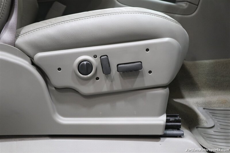 2007 GMC Sierra 2500HD Classic SLT  1-OWNER* COLLECTOR QUALITY* 18K ACTUAL MILES* LBX DURAMAX CLASSIC* FABTEC LIFT* 35 "TOYO R/T TRAIL 10-PLY TIRS* 18 "KMC WHEELS* SPRAY IN BED LINER* 0-RUST* MOON ROOF* ALL BOOKS & KEYS* - Photo 69 - Portland, OR 97230