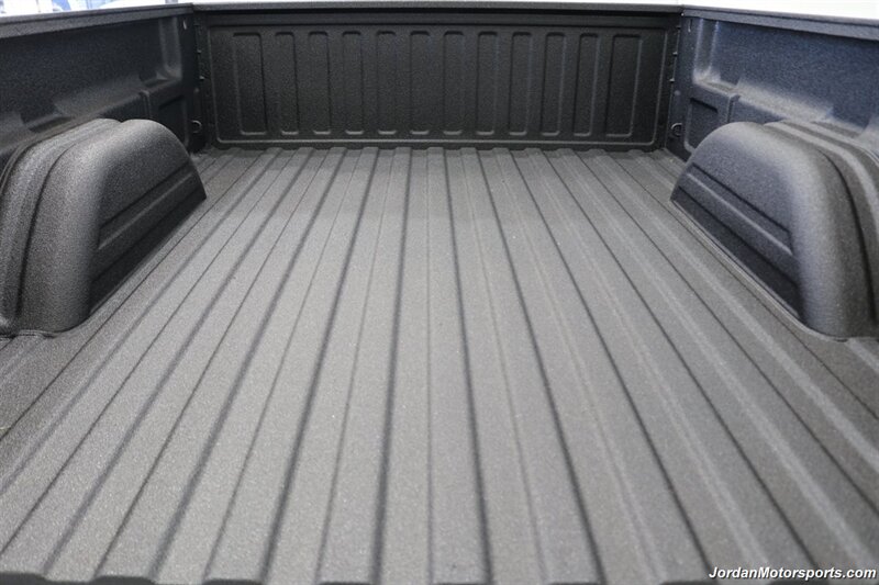 2007 GMC Sierra 2500HD Classic SLT  1-OWNER* COLLECTOR QUALITY* 18K ACTUAL MILES* LBX DURAMAX CLASSIC* FABTEC LIFT* 35 "TOYO R/T TRAIL 10-PLY TIRS* 18 "KMC WHEELS* SPRAY IN BED LINER* 0-RUST* MOON ROOF* ALL BOOKS & KEYS* - Photo 46 - Portland, OR 97230