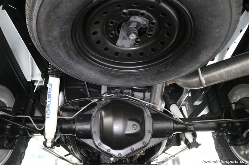 2007 GMC Sierra 2500HD Classic SLT  1-OWNER* COLLECTOR QUALITY* 18K ACTUAL MILES* LBX DURAMAX CLASSIC* FABTEC LIFT* 35 "TOYO R/T TRAIL 10-PLY TIRS* 18 "KMC WHEELS* SPRAY IN BED LINER* 0-RUST* MOON ROOF* ALL BOOKS & KEYS* - Photo 33 - Portland, OR 97230