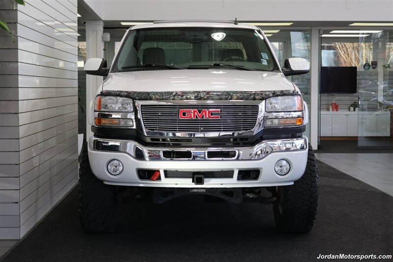 2007 GMC Sierra 2500HD Classic SLT  1-OWNER* COLLECTOR QUALITY* 18K ACTUAL MILES* LBX DURAMAX CLASSIC* FABTEC LIFT* 35 "TOYO R/T TRAIL 10-PLY TIRS* 18 "KMC WHEELS* SPRAY IN BED LINER* 0-RUST* MOON ROOF* ALL BOOKS & KEYS* - Photo 8 - Portland, OR 97230