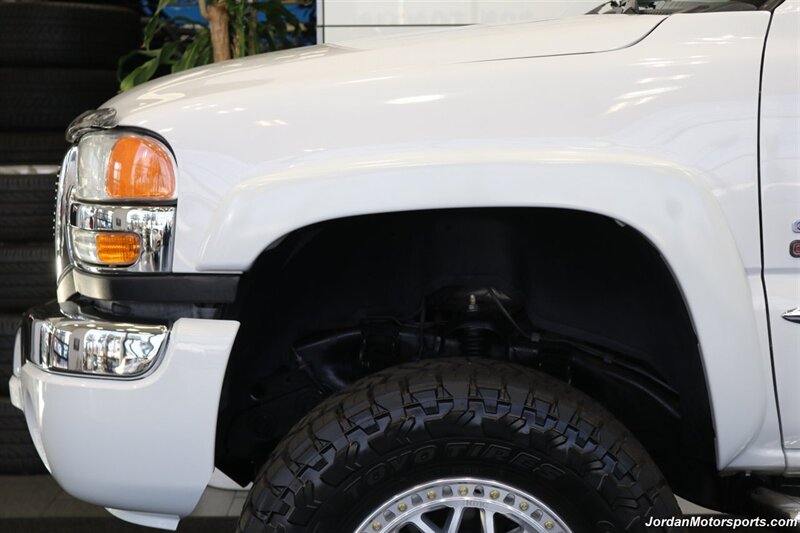 2007 GMC Sierra 2500HD Classic SLT  1-OWNER* COLLECTOR QUALITY* 18K ACTUAL MILES* LBX DURAMAX CLASSIC* FABTEC LIFT* 35 "TOYO R/T TRAIL 10-PLY TIRS* 18 "KMC WHEELS* SPRAY IN BED LINER* 0-RUST* MOON ROOF* ALL BOOKS & KEYS* - Photo 54 - Portland, OR 97230