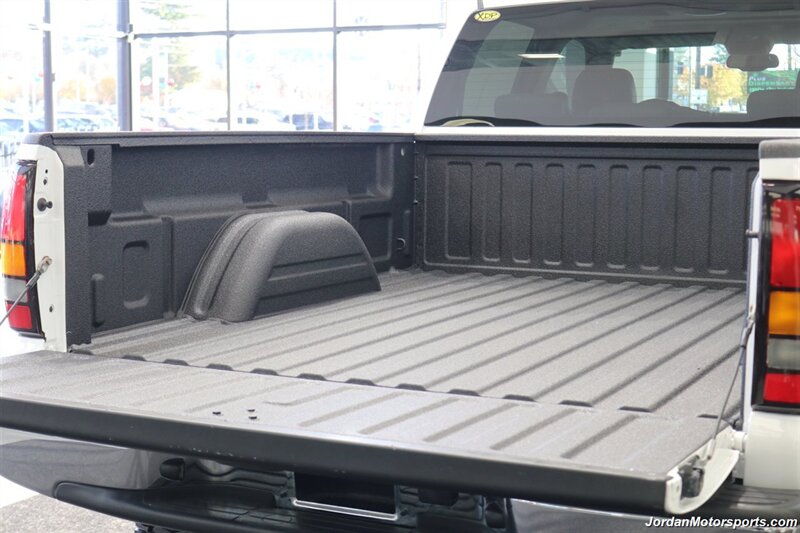 2007 GMC Sierra 2500HD Classic SLT  1-OWNER* COLLECTOR QUALITY* 18K ACTUAL MILES* LBX DURAMAX CLASSIC* FABTEC LIFT* 35 "TOYO R/T TRAIL 10-PLY TIRS* 18 "KMC WHEELS* SPRAY IN BED LINER* 0-RUST* MOON ROOF* ALL BOOKS & KEYS* - Photo 45 - Portland, OR 97230