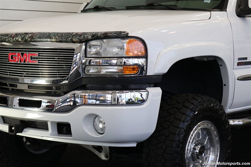 2007 GMC Sierra 2500HD Classic SLT  1-OWNER* COLLECTOR QUALITY* 18K ACTUAL MILES* LBX DURAMAX CLASSIC* FABTEC LIFT* 35 "TOYO R/T TRAIL 10-PLY TIRS* 18 "KMC WHEELS* SPRAY IN BED LINER* 0-RUST* MOON ROOF* ALL BOOKS & KEYS* - Photo 12 - Portland, OR 97230