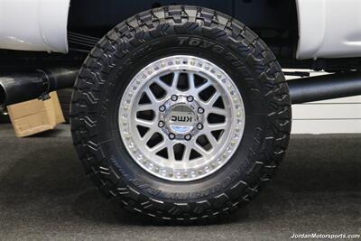 2007 GMC Sierra 2500HD Classic SLT  1-OWNER* COLLECTOR QUALITY* 18K ACTUAL MILES* LBX DURAMAX CLASSIC* FABTEC LIFT* 35 "TOYO R/T TRAIL 10-PLY TIRS* 18 "KMC WHEELS* SPRAY IN BED LINER* 0-RUST* MOON ROOF* ALL BOOKS & KEYS* - Photo 49 - Portland, OR 97230