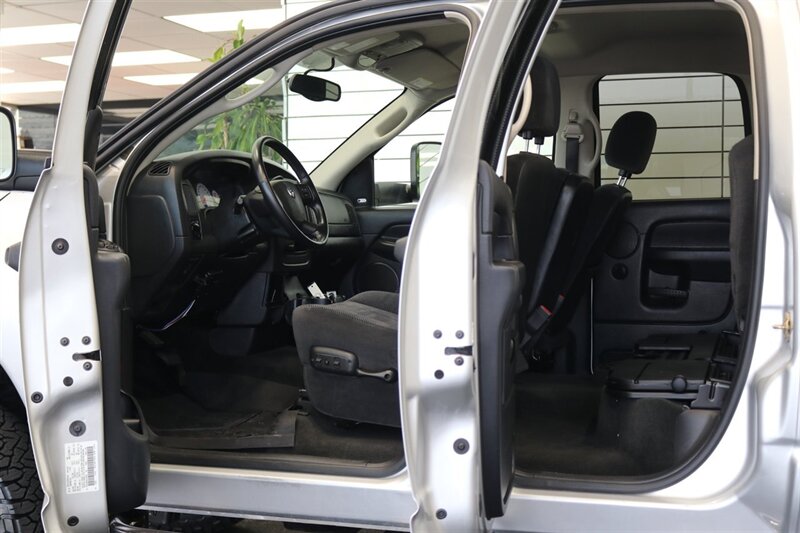 2004 Dodge Ram 2500 ST 4dr Quad Cab ST - Photo 32 - Portland, OR 97230