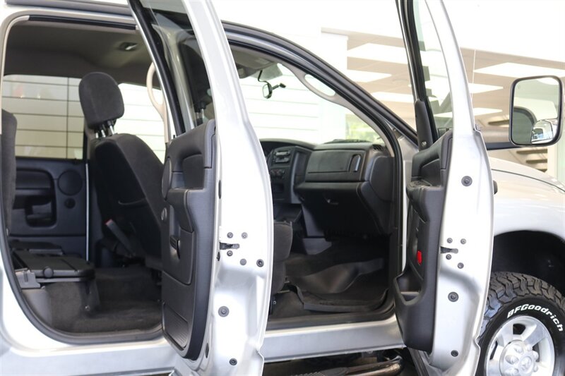 2004 Dodge Ram 2500 ST 4dr Quad Cab ST - Photo 33 - Portland, OR 97230
