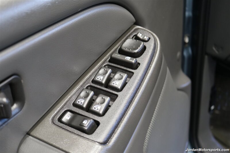 2006 GMC Sierra 2500  1-OWNER* VOTEC 8.1L WITH 6-SPEED ALLISON TRANSMISSION* CREW CAB LONG BED* NEVER HAD 5TH WHEEL OR GOOSENECK* 78K MILES ONLY* NEW BFGs* ALL BOOKS & KEYS* PAINT MATCHED CANOPY - Photo 64 - Portland, OR 97230