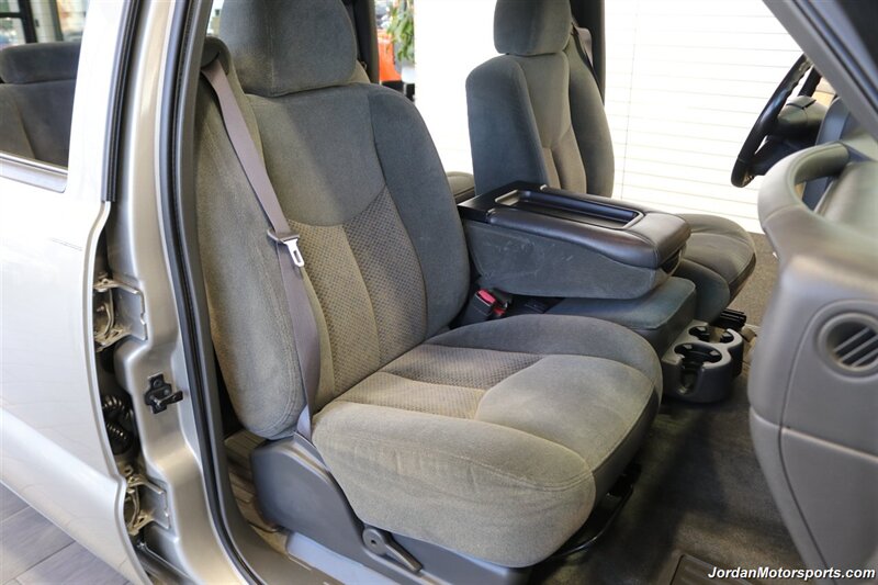 2003 Chevrolet Silverado 2500 LS  1-OWNER* NEW INJECTORS & VALVE COVER GASKETS 4K MLS AGO* 100% RUST FREE* NEVER HAD 5TH WHEEL OR GOOSENECK* NEW 33 "FALKEN A/T 4W 10-PLY TIRES* NEW 2.5 "LEVEL KIT * LONG BED - Photo 17 - Portland, OR 97230