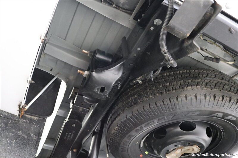 2001 Dodge Ram 3500 ST  1-OWNER* 5.9L HIGH OUTPUT* 6-SPEED MANUAL* NEVER HAD 5TH WHEEL OR GOOSENECK* NEW BF GOODRICH KO3 10-PLY TIRES* FULL FRESH SERVICE* PERFECT DASH - Photo 30 - Portland, OR 97230