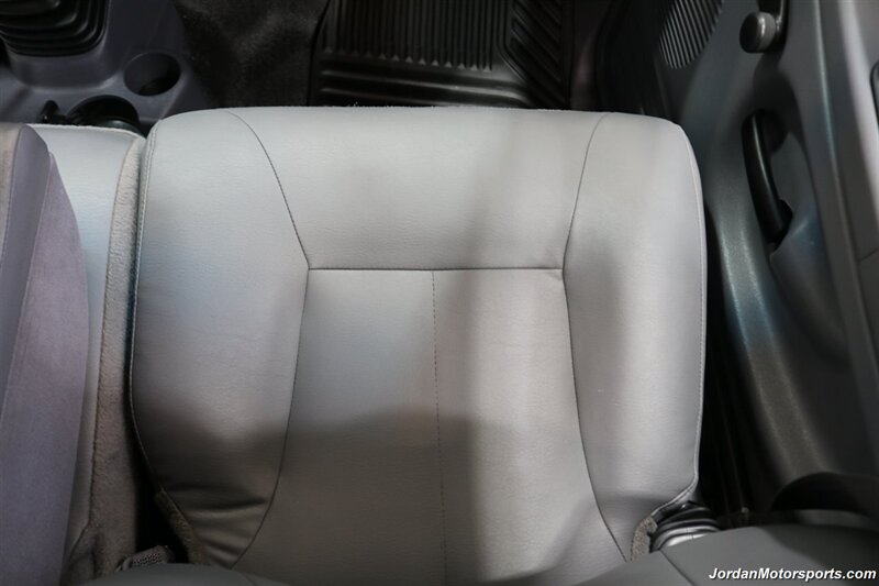 2001 Dodge Ram 3500 ST  1-OWNER* 5.9L HIGH OUTPUT* 6-SPEED MANUAL* NEVER HAD 5TH WHEEL OR GOOSENECK* NEW BF GOODRICH KO3 10-PLY TIRES* FULL FRESH SERVICE* PERFECT DASH - Photo 69 - Portland, OR 97230