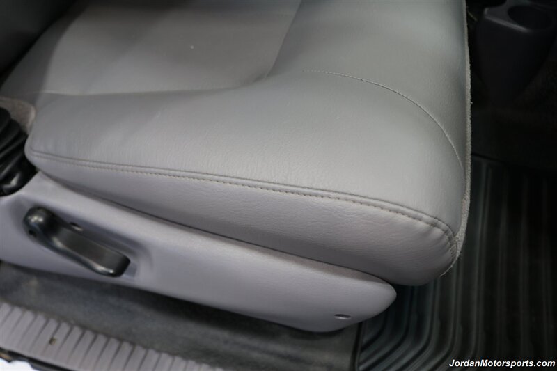 2001 Dodge Ram 3500 ST  1-OWNER* 5.9L HIGH OUTPUT* 6-SPEED MANUAL* NEVER HAD 5TH WHEEL OR GOOSENECK* NEW BF GOODRICH KO3 10-PLY TIRES* FULL FRESH SERVICE* PERFECT DASH - Photo 73 - Portland, OR 97230