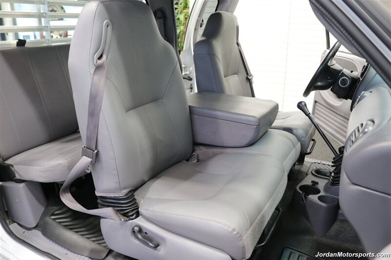 2001 Dodge Ram 3500 ST  1-OWNER* 5.9L HIGH OUTPUT* 6-SPEED MANUAL* NEVER HAD 5TH WHEEL OR GOOSENECK* NEW BF GOODRICH KO3 10-PLY TIRES* FULL FRESH SERVICE* PERFECT DASH - Photo 17 - Portland, OR 97230