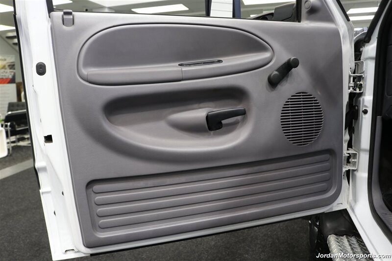 2001 Dodge Ram 3500 ST  1-OWNER* 5.9L HIGH OUTPUT* 6-SPEED MANUAL* NEVER HAD 5TH WHEEL OR GOOSENECK* NEW BF GOODRICH KO3 10-PLY TIRES* FULL FRESH SERVICE* PERFECT DASH - Photo 64 - Portland, OR 97230