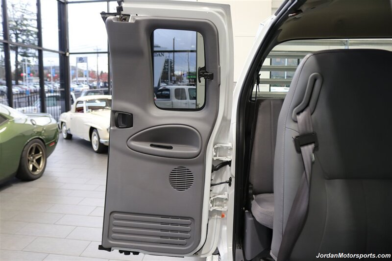 2001 Dodge Ram 3500 ST  1-OWNER* 5.9L HIGH OUTPUT* 6-SPEED MANUAL* NEVER HAD 5TH WHEEL OR GOOSENECK* NEW BF GOODRICH KO3 10-PLY TIRES* FULL FRESH SERVICE* PERFECT DASH - Photo 67 - Portland, OR 97230