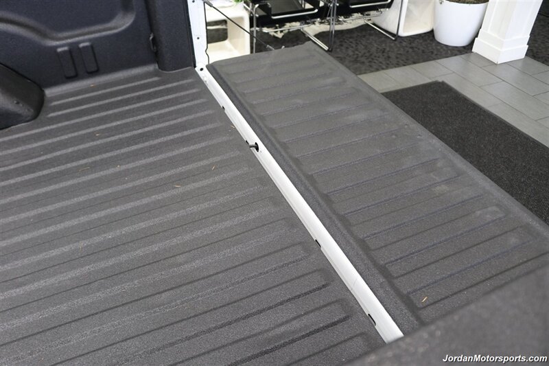 2001 Dodge Ram 3500 ST  1-OWNER* 5.9L HIGH OUTPUT* 6-SPEED MANUAL* NEVER HAD 5TH WHEEL OR GOOSENECK* NEW BF GOODRICH KO3 10-PLY TIRES* FULL FRESH SERVICE* PERFECT DASH - Photo 45 - Portland, OR 97230