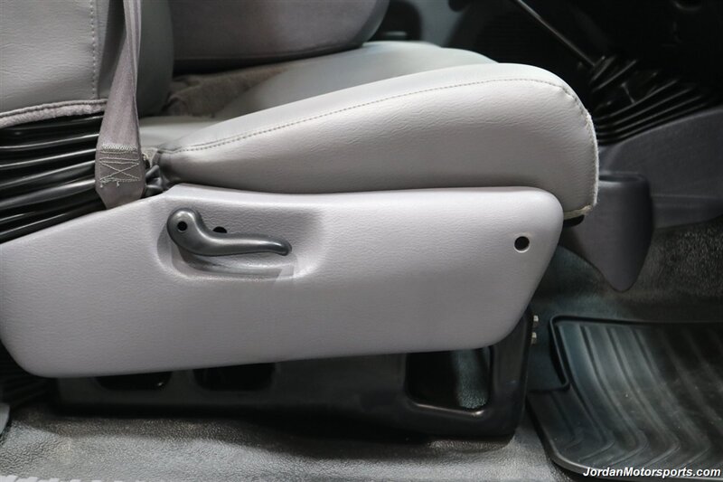 2001 Dodge Ram 3500 ST  1-OWNER* 5.9L HIGH OUTPUT* 6-SPEED MANUAL* NEVER HAD 5TH WHEEL OR GOOSENECK* NEW BF GOODRICH KO3 10-PLY TIRES* FULL FRESH SERVICE* PERFECT DASH - Photo 71 - Portland, OR 97230