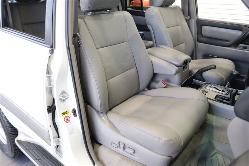 2004 Toyota Land Cruiser 1-OWNER* 100% RUST FREE* NEW OLD MAN EMU LIFT W/ FOX SHOCKS* ARB BUMPER PAINT MATCHED* NEW TIMING BELT-WATER PUMP-TUNE UP-BRAKES-ROTORS-EVERY FLUID* ALL RECORDS SINCE NEW* - Photo 18 - Portland, OR 97230