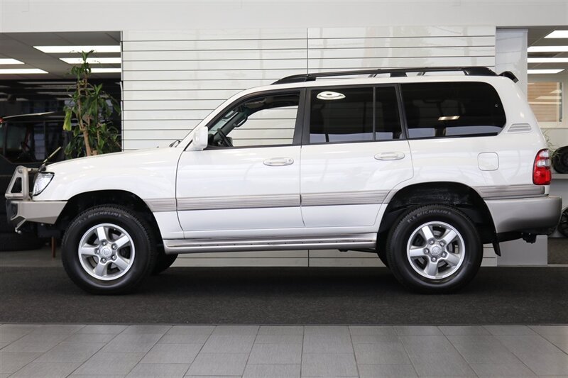 2004 Toyota Land Cruiser 1-OWNER* 100% RUST FREE* NEW OLD MAN EMU LIFT W/ FOX SHOCKS* ARB BUMPER PAINT MATCHED* NEW TIMING BELT-WATER PUMP-TUNE UP-BRAKES-ROTORS-EVERY FLUID* ALL RECORDS SINCE NEW* - Photo 4 - Portland, OR 97230