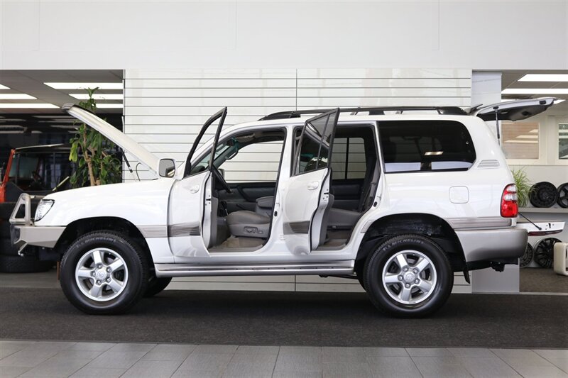 2004 Toyota Land Cruiser 1-OWNER* 100% RUST FREE* NEW OLD MAN EMU LIFT W/ FOX SHOCKS* ARB BUMPER PAINT MATCHED* NEW TIMING BELT-WATER PUMP-TUNE UP-BRAKES-ROTORS-EVERY FLUID* ALL RECORDS SINCE NEW* - Photo 10 - Portland, OR 97230