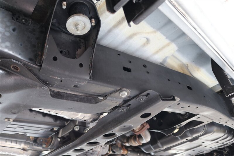 2004 Toyota Land Cruiser 1-OWNER* 100% RUST FREE* NEW OLD MAN EMU LIFT W/ FOX SHOCKS* ARB BUMPER PAINT MATCHED* NEW TIMING BELT-WATER PUMP-TUNE UP-BRAKES-ROTORS-EVERY FLUID* ALL RECORDS SINCE NEW* - Photo 24 - Portland, OR 97230