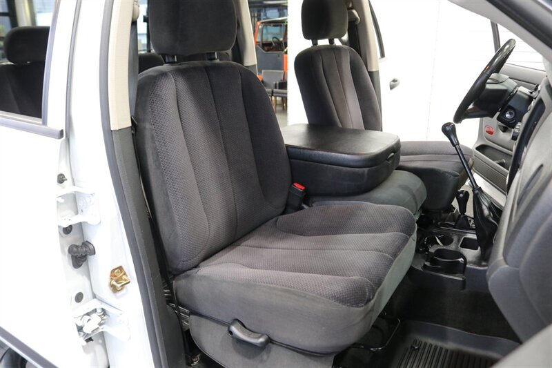 2005 Dodge Ram 2500 SLT  5.9L HO W/ 6-SPEED MANUAL* NEW 3 " LEVEL KIT W/ BILSTEIN 5100 SHOCKS* NEW BLUE TOP STEERING BOX W/ BALL JOINTS* NEW BFG KO3 10-PLYS* SPRAY IN BED LINER* NEVER HAS 5TH WHEEL OR GOOSENECK - Photo 17 - Portland, OR 97230