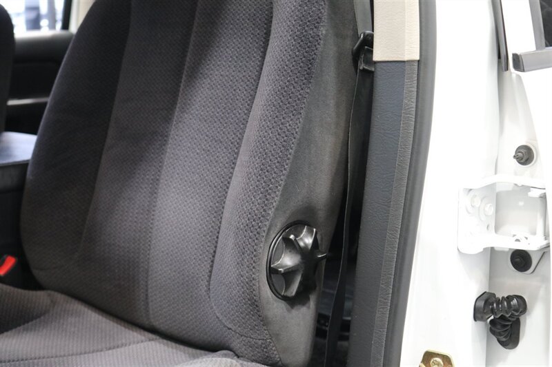 2005 Dodge Ram 2500 SLT  5.9L HO W/ 6-SPEED MANUAL* NEW 3 " LEVEL KIT W/ BILSTEIN 5100 SHOCKS* NEW BLUE TOP STEERING BOX W/ BALL JOINTS* NEW BFG KO3 10-PLYS* SPRAY IN BED LINER* NEVER HAS 5TH WHEEL OR GOOSENECK - Photo 74 - Portland, OR 97230