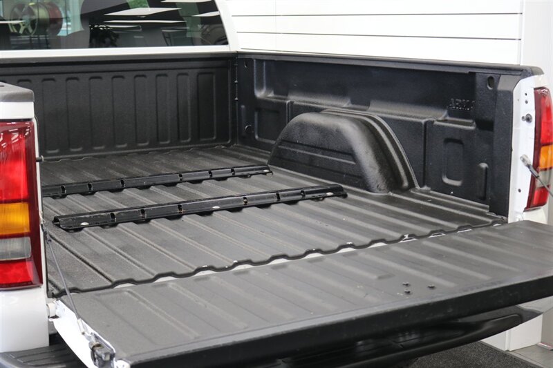 2002 Chevrolet Silverado 2500 LS   - Photo 18 - Portland, OR 97230