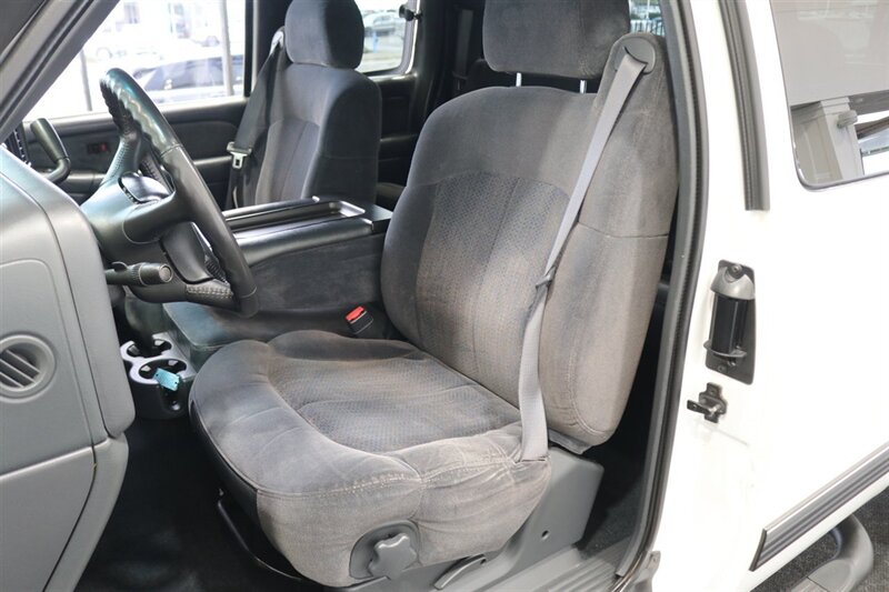 2002 Chevrolet Silverado 2500 LS   - Photo 46 - Portland, OR 97230