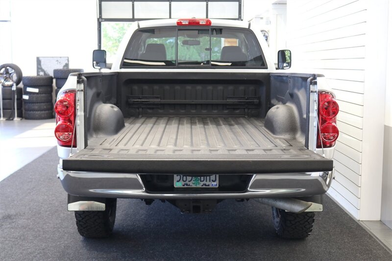 2007 Dodge Ram 2500 SLT 1-OREGON OWNER* 100% RUST & CORROSION FREE* NEW 2 "LEVEL LIFT W/BILSTEIN 5100 SHOCKS* LINEX BED LINER* NEVER HAD 5TH WHEEL OR GOOSENECK* NEW 33 " BFG KO3 10-PLYs* FULL FRESH SERVICE* ALL BOOKS & KEYS - Photo 13 - Portland, OR 97230