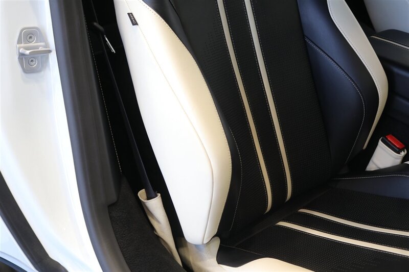 2020 Aston Martin Vantage - Photo 39 - Portland, OR 97230