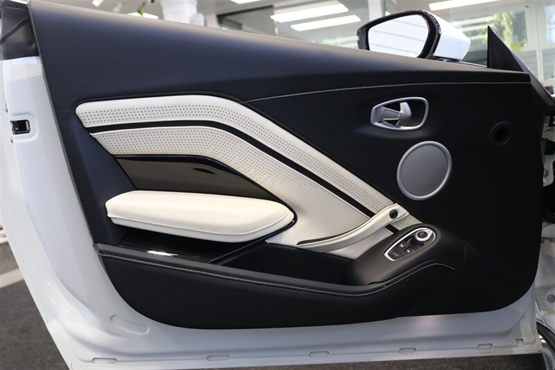2020 Aston Martin Vantage - Photo 18 - Portland, OR 97230