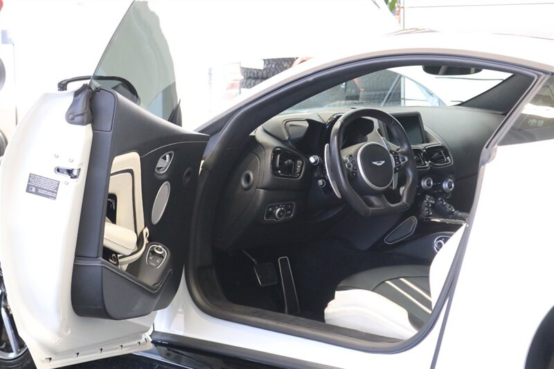 2020 Aston Martin Vantage - Photo 52 - Portland, OR 97230