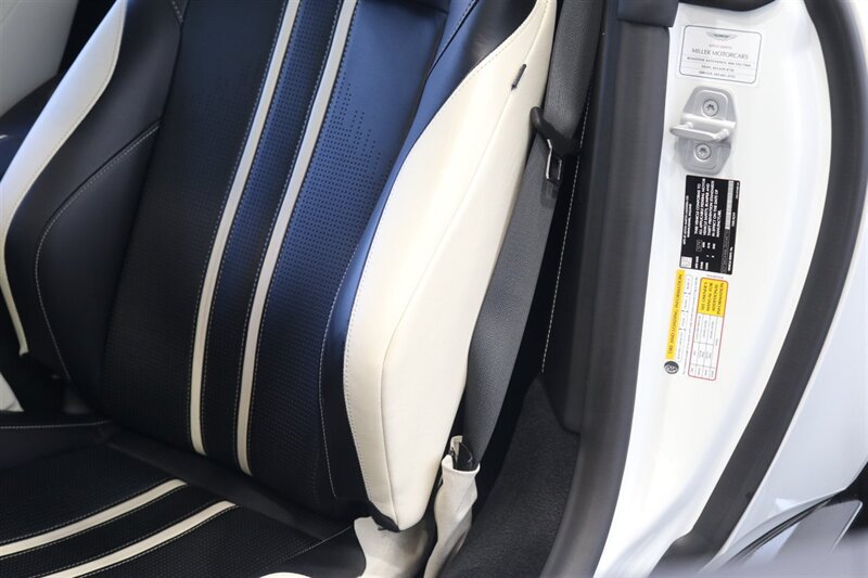 2020 Aston Martin Vantage - Photo 38 - Portland, OR 97230