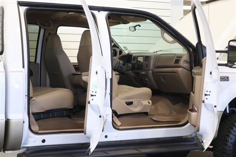 2001 Ford F-250 Lariat  1-OWNER* 100% RUST FREE* NEW 35 " BFG KO3s* NEW 2.5 " LEVEL KIT W/BILSTEIN 5100 SHOCKS & STABILIZER* NEW ICP SENSOR/COOLANT FLUSH/AC SERVICE/BELT/POWERSTEERING FLUSH* ALL BOOKS & KEYS* BACK UP CAMERA - Photo 57 - Portland, OR 97230