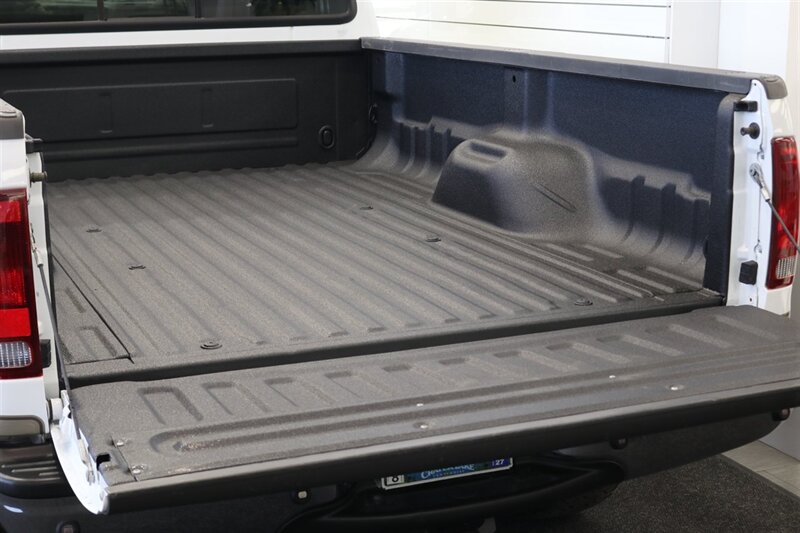 2001 Ford F-250 Lariat  1-OWNER* 100% RUST FREE* NEW 35 " BFG KO3s* NEW 2.5 " LEVEL KIT W/BILSTEIN 5100 SHOCKS & STABILIZER* NEW ICP SENSOR/COOLANT FLUSH/AC SERVICE/BELT/POWERSTEERING FLUSH* ALL BOOKS & KEYS* BACK UP CAMERA - Photo 40 - Portland, OR 97230