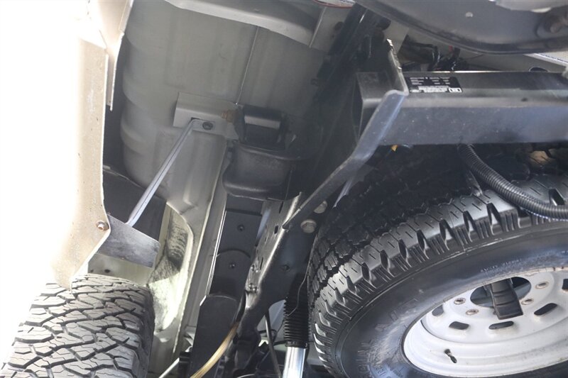 2001 Ford F-250 Lariat  1-OWNER* 100% RUST FREE* NEW 35 " BFG KO3s* NEW 2.5 " LEVEL KIT W/BILSTEIN 5100 SHOCKS & STABILIZER* NEW ICP SENSOR/COOLANT FLUSH/AC SERVICE/BELT/POWERSTEERING FLUSH* ALL BOOKS & KEYS* BACK UP CAMERA - Photo 30 - Portland, OR 97230