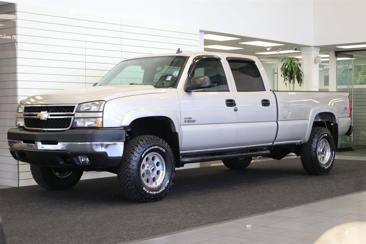 2006 Chevrolet Silverado 3500 LT3 4dr Crew Cab  1-OWNER 100% RUST FREE* FULL BANKS POWER PKG / EXHAUST / INTAKE / COOLER* 2.5 "LEVEL KIT W/ NEW BILATEIN 5100 SHOCKS* REAR AIR BAGS* 5TH WHEEL * 33 "BFG KO3 10-PLYS-NEW 16 "PRO COMPS* ALL RECORDS - Photo 1 - Portland, OR 97230