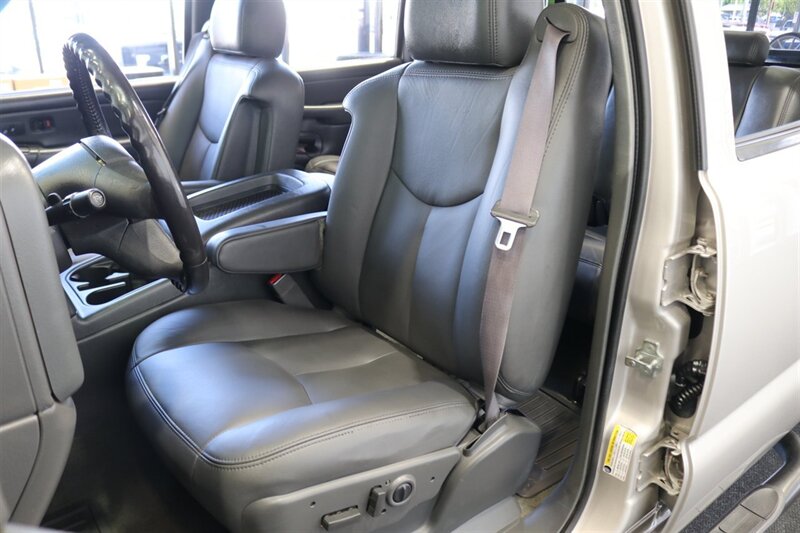 2006 Chevrolet Silverado 3500 LT3 4dr Crew Cab  1-OWNER 100% RUST FREE* FULL BANKS POWER PKG / EXHAUST / INTAKE / COOLER* 2.5 "LEVEL KIT W/ NEW BILATEIN 5100 SHOCKS* REAR AIR BAGS* 5TH WHEEL * 33 "BFG KO3 10-PLYS-NEW 16 "PRO COMPS* ALL RECORDS - Photo 16 - Portland, OR 97230