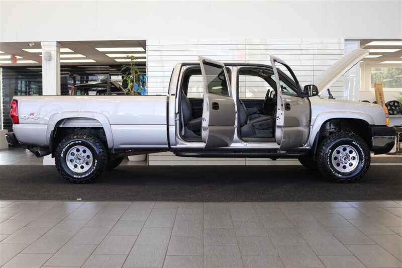 2006 Chevrolet Silverado 3500 LT3 4dr Crew Cab  1-OWNER 100% RUST FREE* FULL BANKS POWER PKG / EXHAUST / INTAKE / COOLER* 2.5 "LEVEL KIT W/ NEW BILATEIN 5100 SHOCKS* REAR AIR BAGS* 5TH WHEEL * 33 "BFG KO3 10-PLYS-NEW 16 "PRO COMPS* ALL RECORDS - Photo 11 - Portland, OR 97230