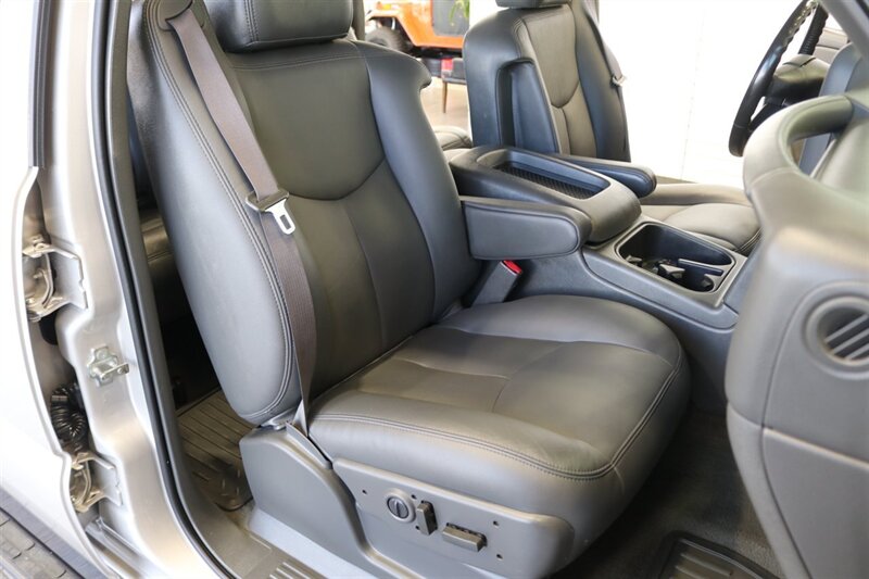 2006 Chevrolet Silverado 3500 LT3 4dr Crew Cab  1-OWNER 100% RUST FREE* FULL BANKS POWER PKG / EXHAUST / INTAKE / COOLER* 2.5 "LEVEL KIT W/ NEW BILATEIN 5100 SHOCKS* REAR AIR BAGS* 5TH WHEEL * 33 "BFG KO3 10-PLYS-NEW 16 "PRO COMPS* ALL RECORDS - Photo 17 - Portland, OR 97230