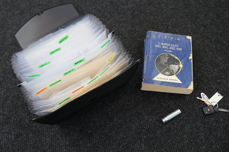 1999 Ford F-350 XLT  1-OWNER* 34K MILES ONLY* 6-SPEED MANUAL* NEW 35 " BFG KO3s W/ NEW 17 "ROCK CRUSHERS* FULLY SERVICED* ALL RECORDS SINCE NEW* SPRAY IN BED LINER* 2.5 " BILSTEIN LEVEL KIT* CALIFORNIA TRUCK SINCE NEW - Photo 21 - Portland, OR 97230