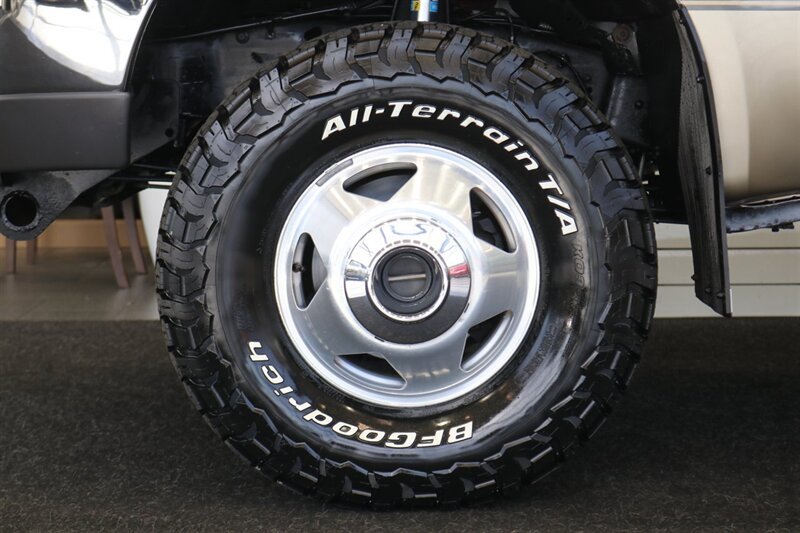 2000 Ford F-350 Super Duty Lariat 4dr SuperCab Lariat  1-FAMILY OWNED* 100% RUST FREE / ACCIDENT FREE* NEW 33 "BFG KO3* NEW 2.5 "LEVELING KIT* CANOPY / TRAILER BRAKES / LINEX BED LINER* BD ENGINE BREAK / BANKS MONSTER EXHAUST - Photo 20 - Portland, OR 97230