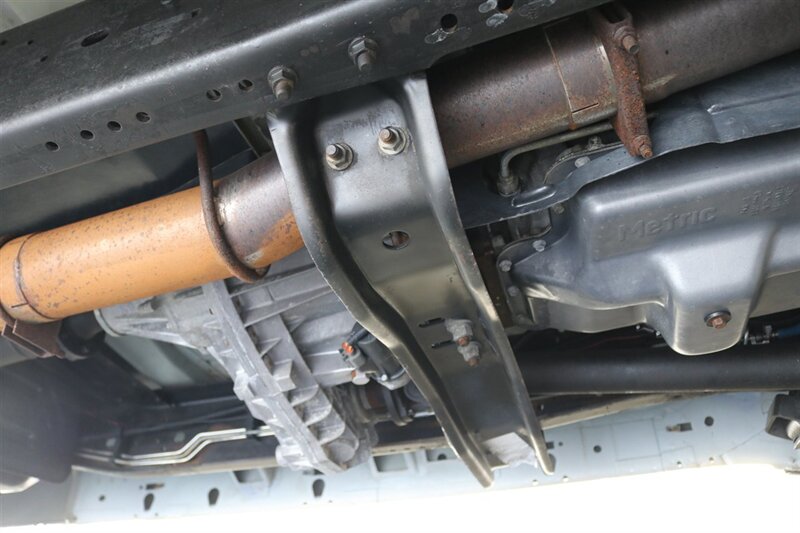 2000 Ford F-350 Super Duty Lariat 4dr SuperCab Lariat  1-FAMILY OWNED* 100% RUST FREE / ACCIDENT FREE* NEW 33 "BFG KO3* NEW 2.5 "LEVELING KIT* CANOPY / TRAILER BRAKES / LINEX BED LINER* BD ENGINE BREAK / BANKS MONSTER EXHAUST - Photo 31 - Portland, OR 97230