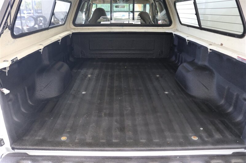 2000 Ford F-350 Super Duty Lariat 4dr SuperCab Lariat  1-FAMILY OWNED* 100% RUST FREE / ACCIDENT FREE* NEW 33 "BFG KO3* NEW 2.5 "LEVELING KIT* CANOPY / TRAILER BRAKES / LINEX BED LINER* BD ENGINE BREAK / BANKS MONSTER EXHAUST - Photo 46 - Portland, OR 97230